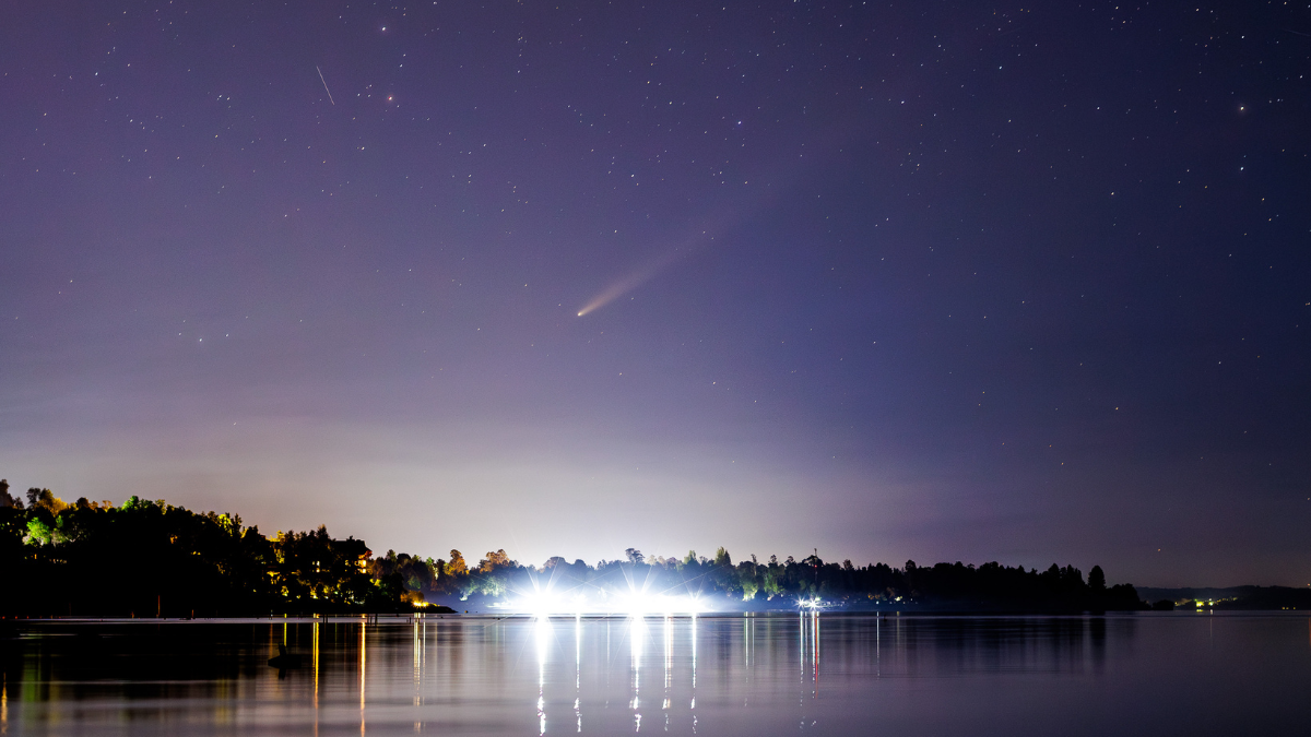 Cometa en el lago Villarrica