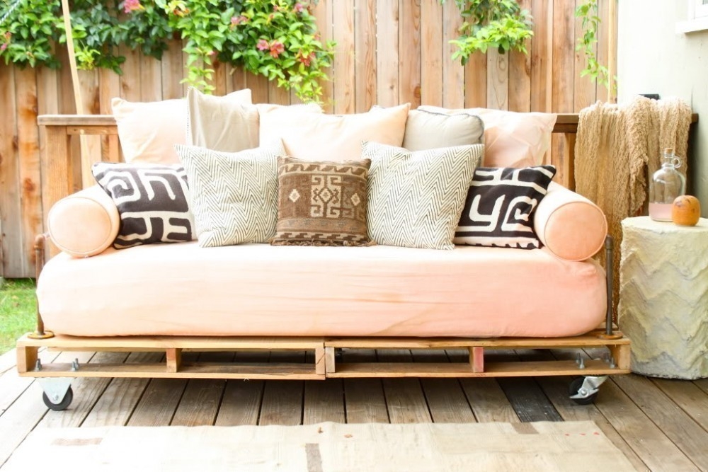 Cómo hacer un sofá cama con pallets paso a paso | Bioguia