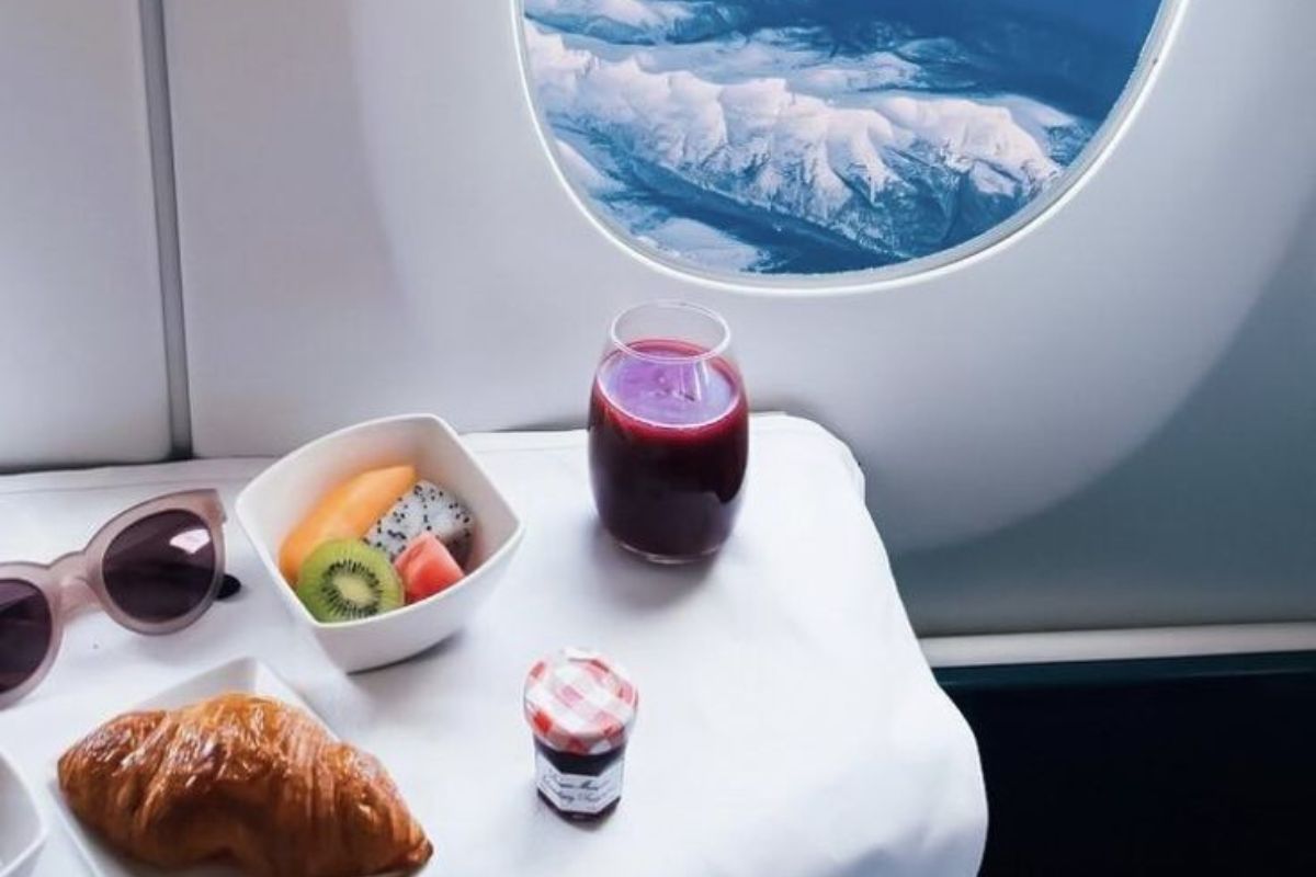 Lo que nunca deberías comer antes de subirte a un avión (y qué sí elegir) (Imagen: Pinterest)