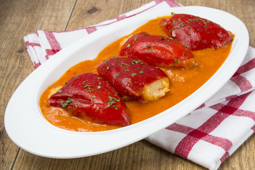 Pimientos_de_piquillo_rellenos_de_bacalao Pimientos_de_piquillo_rellenos_de_bacalao.jpg