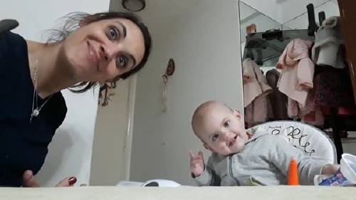 El tierno video viral de la nena argentina que no come la papa