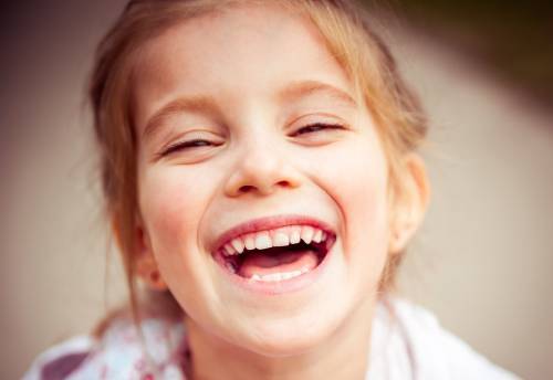 niña sonriente