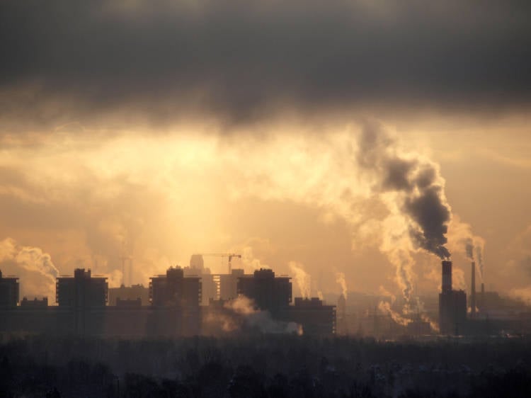 Ciudad con el aire contaminado