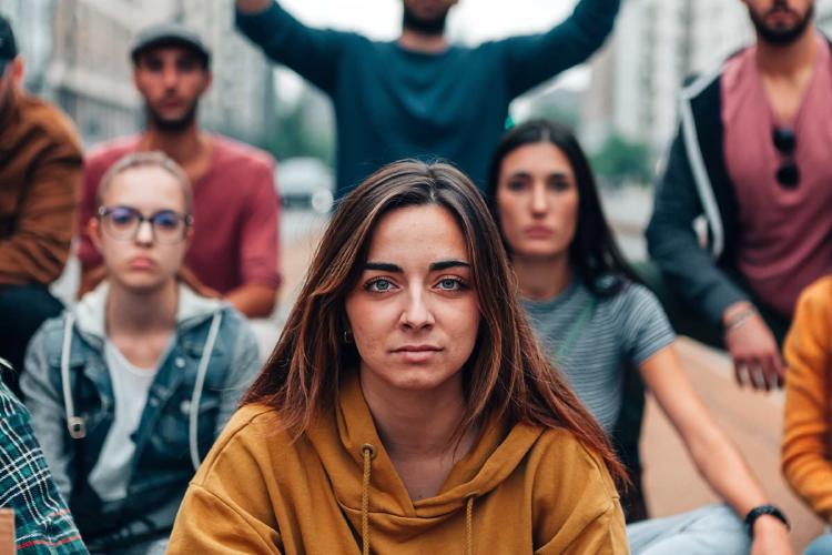 Jóvenes manifestantes por la igualdad de género