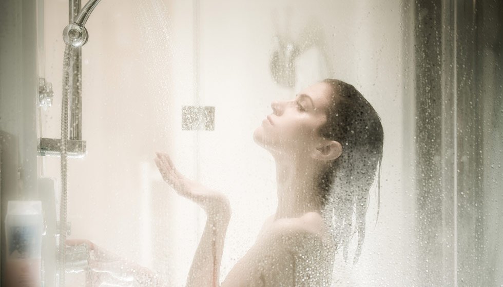 Hàbitos que debes erradicar de la ducha