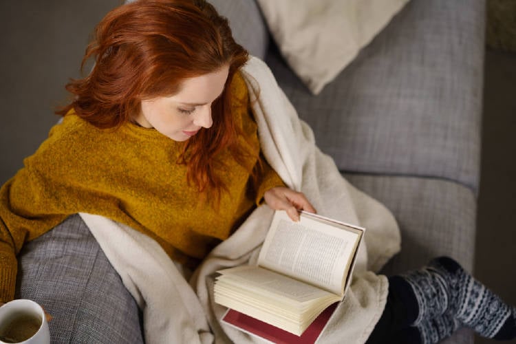 mujer leyendo