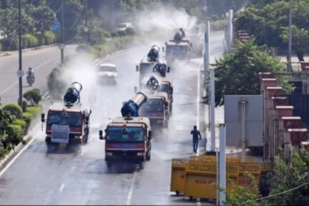 La megaciudad pakistaní de Lahore, históricamente apodada “la ciudad de los jardines”, se encuentra hoy bajo una espesa capa de smog invernal que amenaza la salud pública, la visibilidad y el bienestar de sus habitantes. (msn.com)