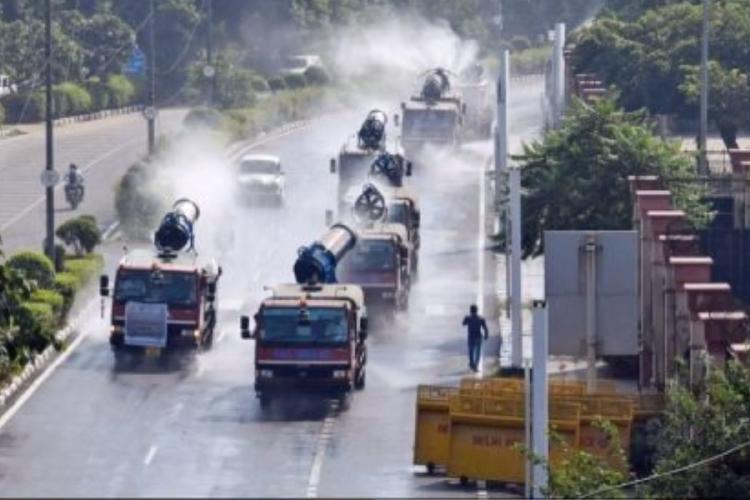camiones La megaciudad pakistaní de Lahore, históricamente apodada “la ciudad de los jardines”, se encuentra hoy bajo una espesa capa de smog invernal que amenaza la salud pública, la visibilidad y el bienestar de sus habitantes. (msn.com)