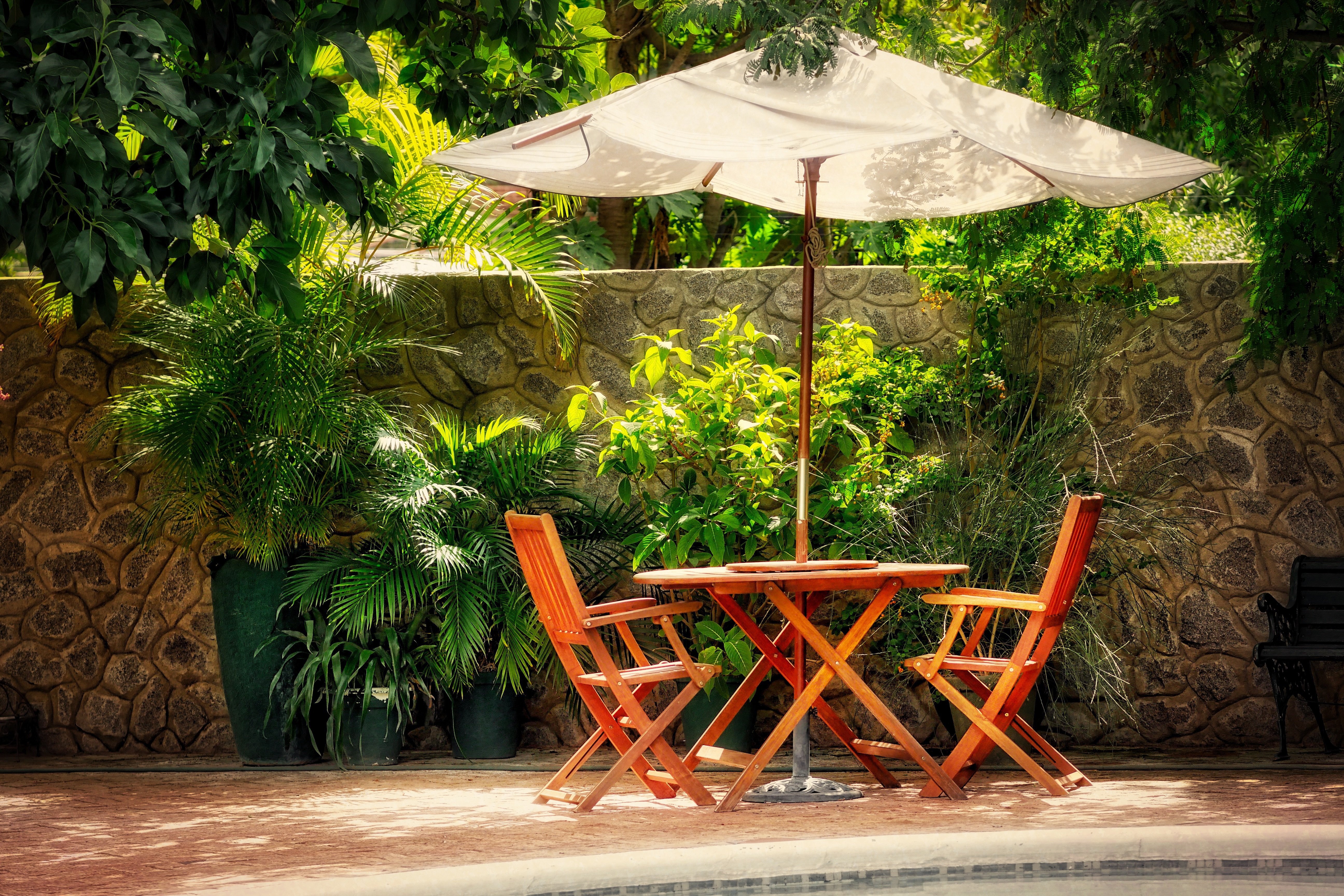 Un comedor terraza es esencial para aquellos que disfrutan de comidas al aire libre.