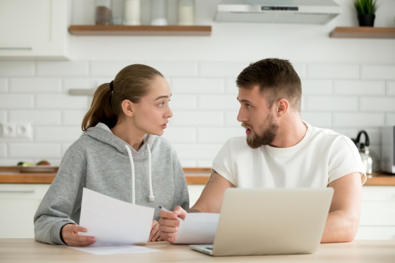 peleas dinero Cómo lidiar con las peleas por dinero en la pareja