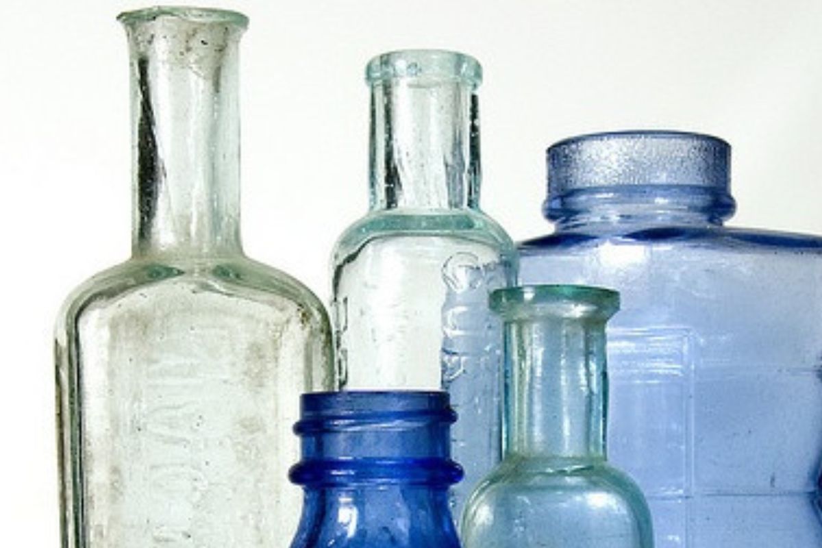 La pintura de las tapas metálicas sería la causa de una inesperada contaminación en bebidas envasadas en vidrio. (PINTEREST)
