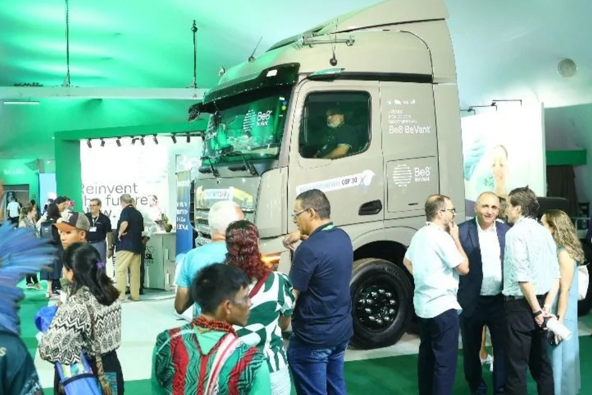 Un camión abastecido con el biocombustible está expuesto en la Zona Verde. Foto Be8 (Imagen: econews)