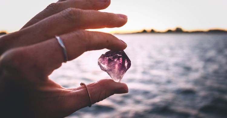 Ten estas piedras siempre cerca de ti para mantenerte limpio de envidia y malas energías gemoterapia