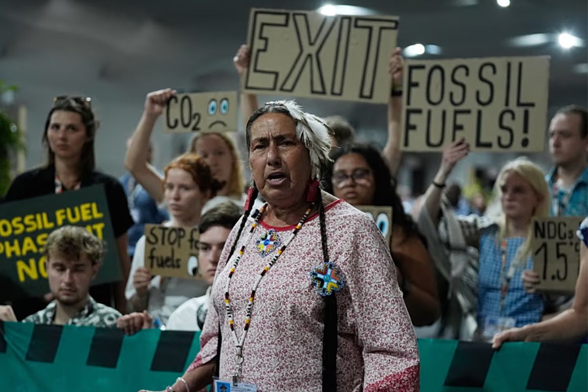 cop30 Manifestantes participan en una protesta contra los combustibles fósiles en la Cumbre del Clima de la ONU COP30, el miércoles 12 de noviembre de 2025, en Belem, Brasil. AP Photo/Fernando Llano