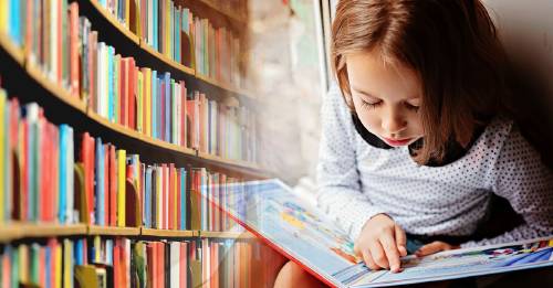 Estos son los grandes beneficios de crecer en un hogar con libros, según la ciencia