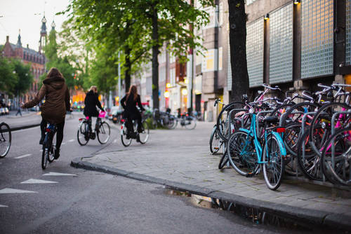 Amsterdam biciletas shutterstock_585437837