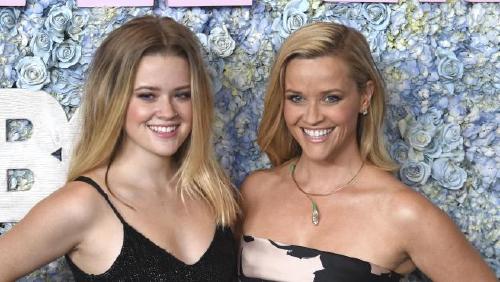 ava phillippe y su madre reese witherspoon.r_d.2327 945 2259