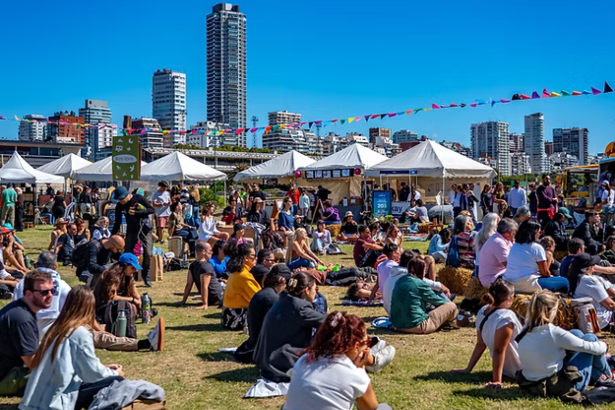 Un llamado colectivo a celebrar el cambio y construir un futuro más consciente. (Imagen: bioferia.com)