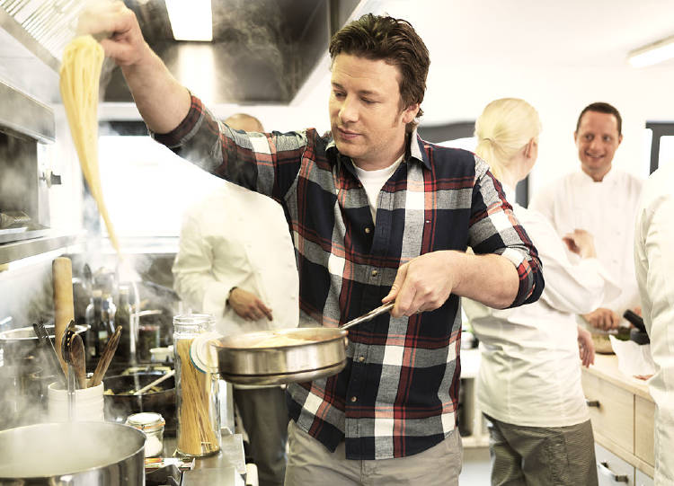 Jamie_Oliver_cooking Jamie_Oliver_cooking