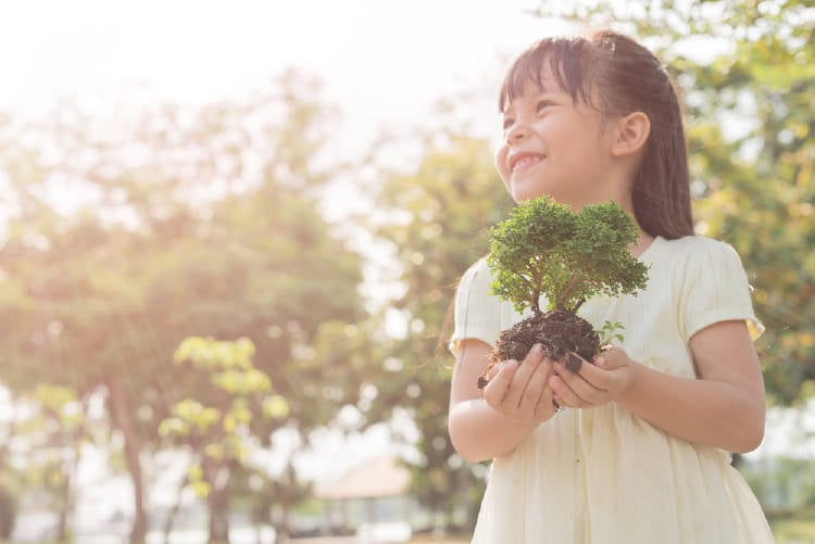 niña arbol