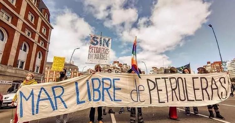 mar libre de petroleras