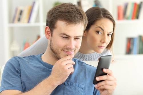 Y tú, ¿sientes celos por lo que tu pareja publica en sus redes?
