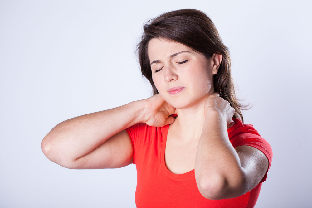 mujer dolor cervical cuello