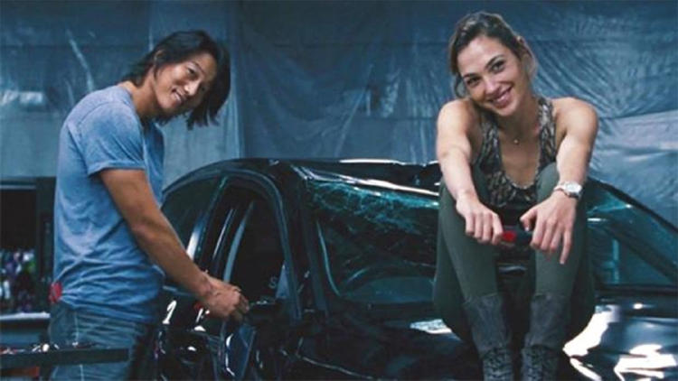 gal gadot 2 gal gadot 2