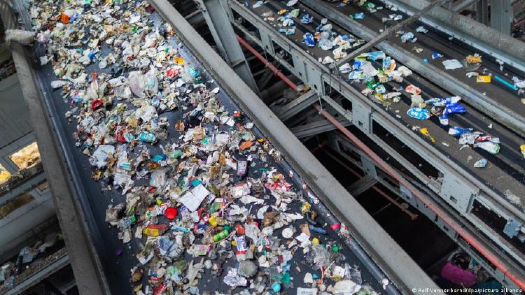 Selección y separación de Plásticos Selección y separación de plásticos.