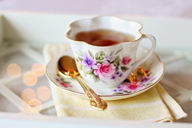 tea cup 2107599 1280 manchas de la cara
