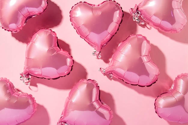 globos-aire-forma-corazon-sobre-fondo-rosa-luz-natural-bandera-amor-boda-zona-fotos-vista-plana-vista-superior_164357-14 globos-aire-forma-corazon-sobre-fondo-rosa-luz-natural-bandera-amor-boda-zona-fotos-vista-plana-vista-superior_164357-14