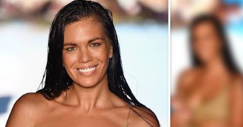 Una modelo es ovacionada por amamantar a su hija en la pasarela Una modelo es ovacionada por amamantar a su hija en la pasarela