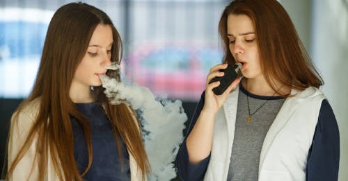 Alerta tras cientos de casos de una enfermedad pulmonar relacionada con el vapeo