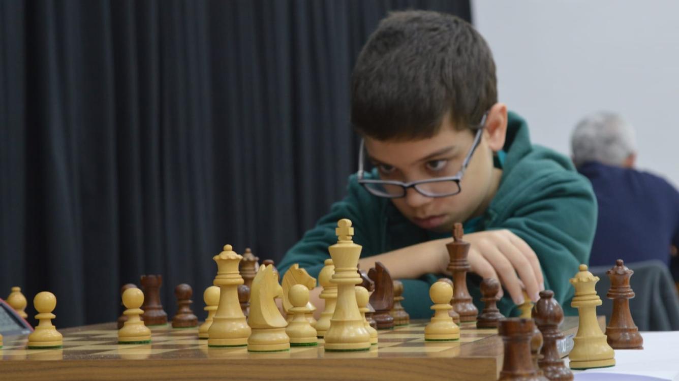 niño campeon de ajedrez