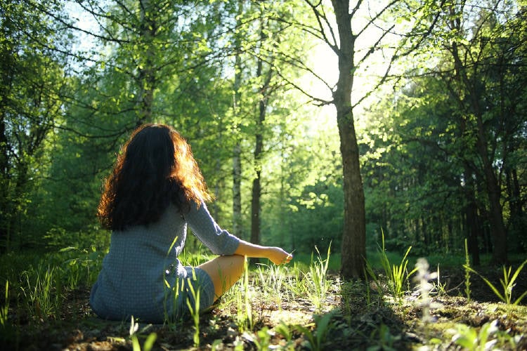 mujer bosque