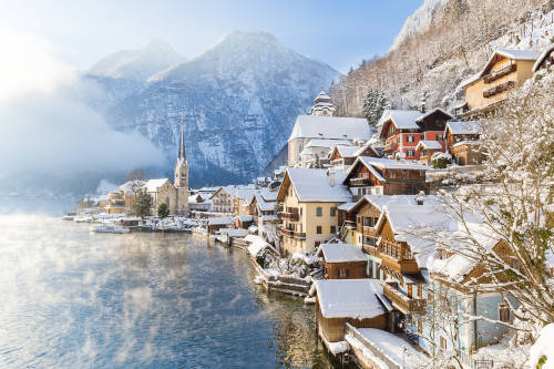 vista panoramica de hallstatt nevada, un hermoso pueblo en austria