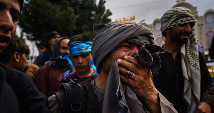 Talibanes prohibieron a los afganos ir al aeropuerto de Kabul para huir del país