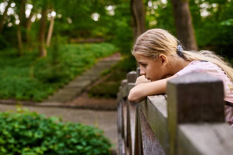 niña triste niña triste