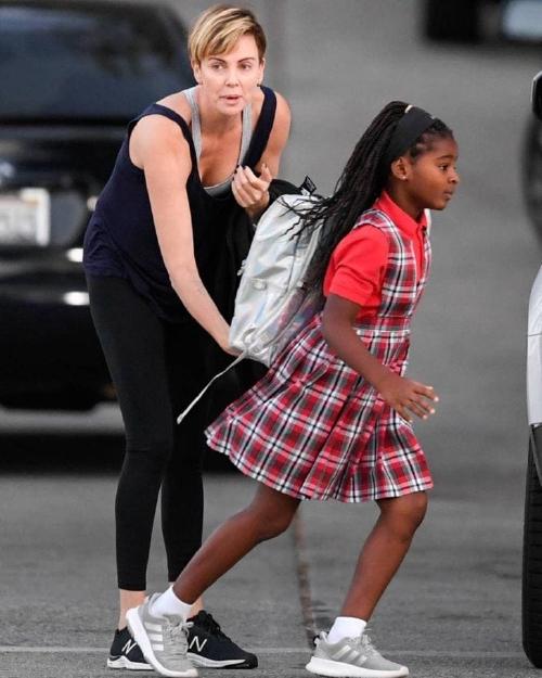 charlize-hija-trans1 charlize-hija-trans1