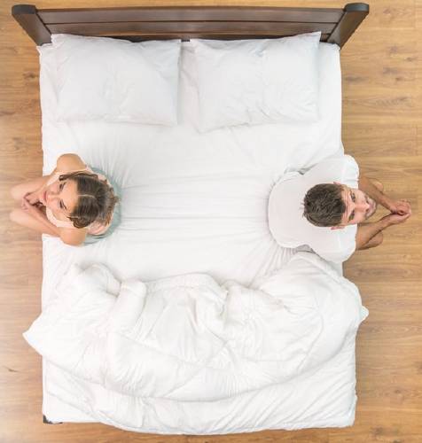 ´Psicólogos señalan los beneficios de que la pareja tenga habitaciones separadas