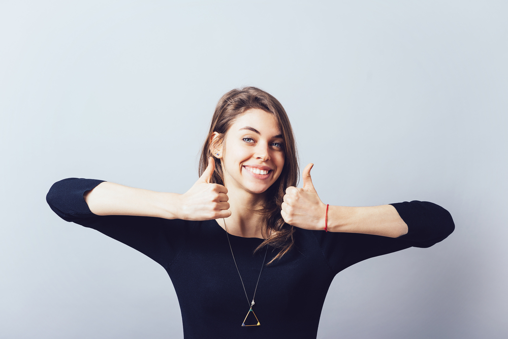 sonrisa pulgares arriba sonrisa pulgares arriba