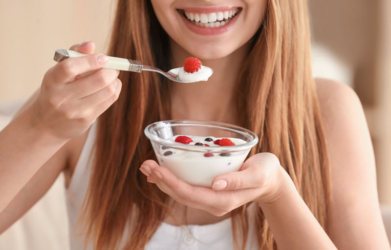 0 yogurt mujer probioticos.jpg 0 yogurt mujer probioticos.jpg