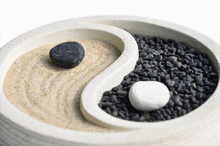 Jardín zen con forma de yin yang