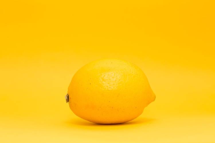 Propiedades del agua con limón