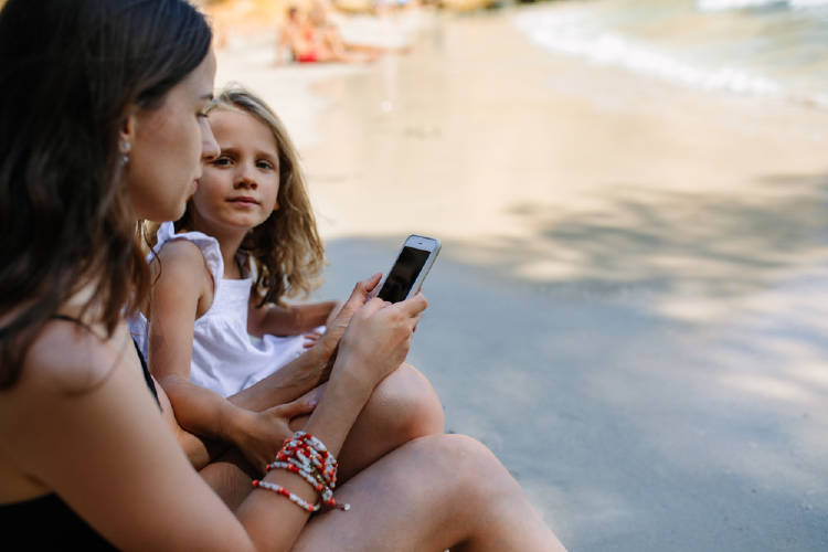 madre hace phubbing ¿Tú también haces phubbing?