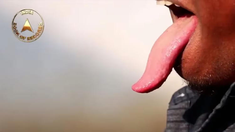 K Praveen lengua mas larga del mundo2 K Praveen lengua mas larga del mundo2