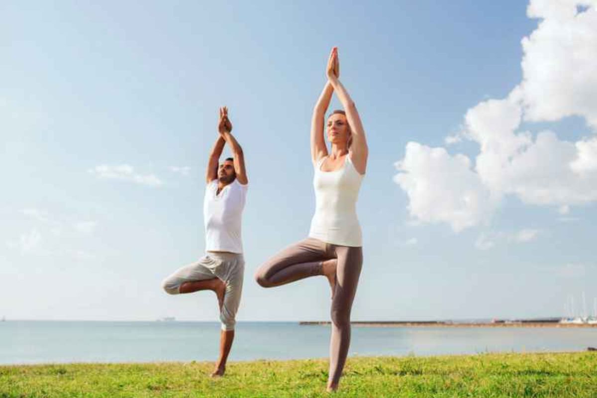 Personas pose yoga Mujer pose yoga