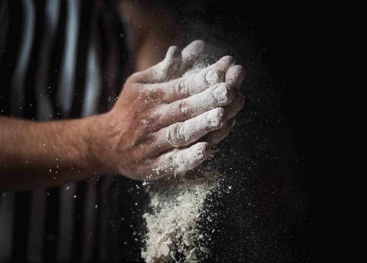 manos harina manos harina