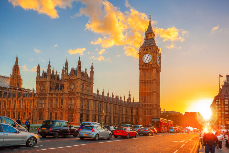 Una calle de Londres con el Big Ben de Londres