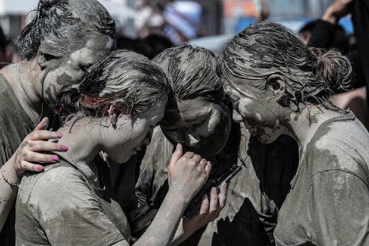 mujeres barro mujeres barro